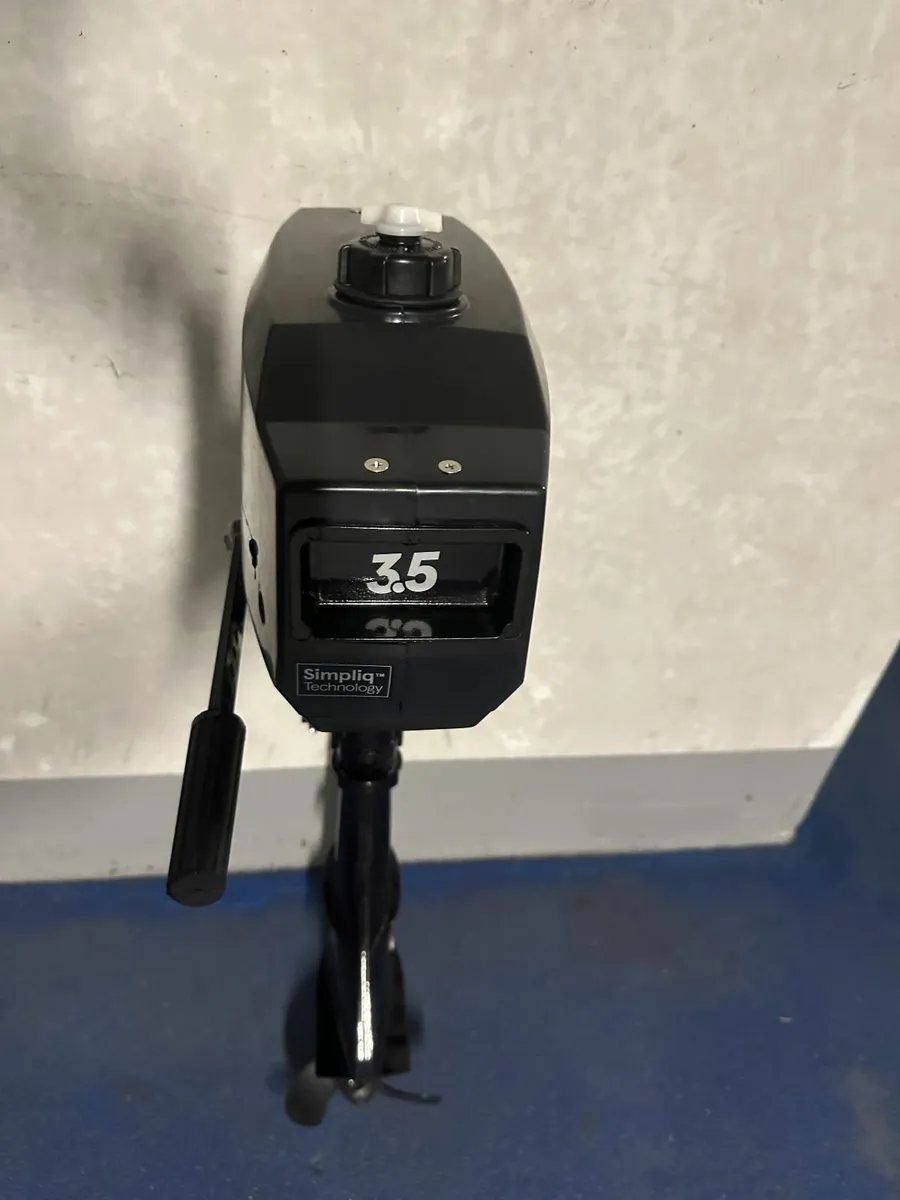 Unused Tohatsu 2-stroke M3.5 B2 Outboard Motor - Image 4