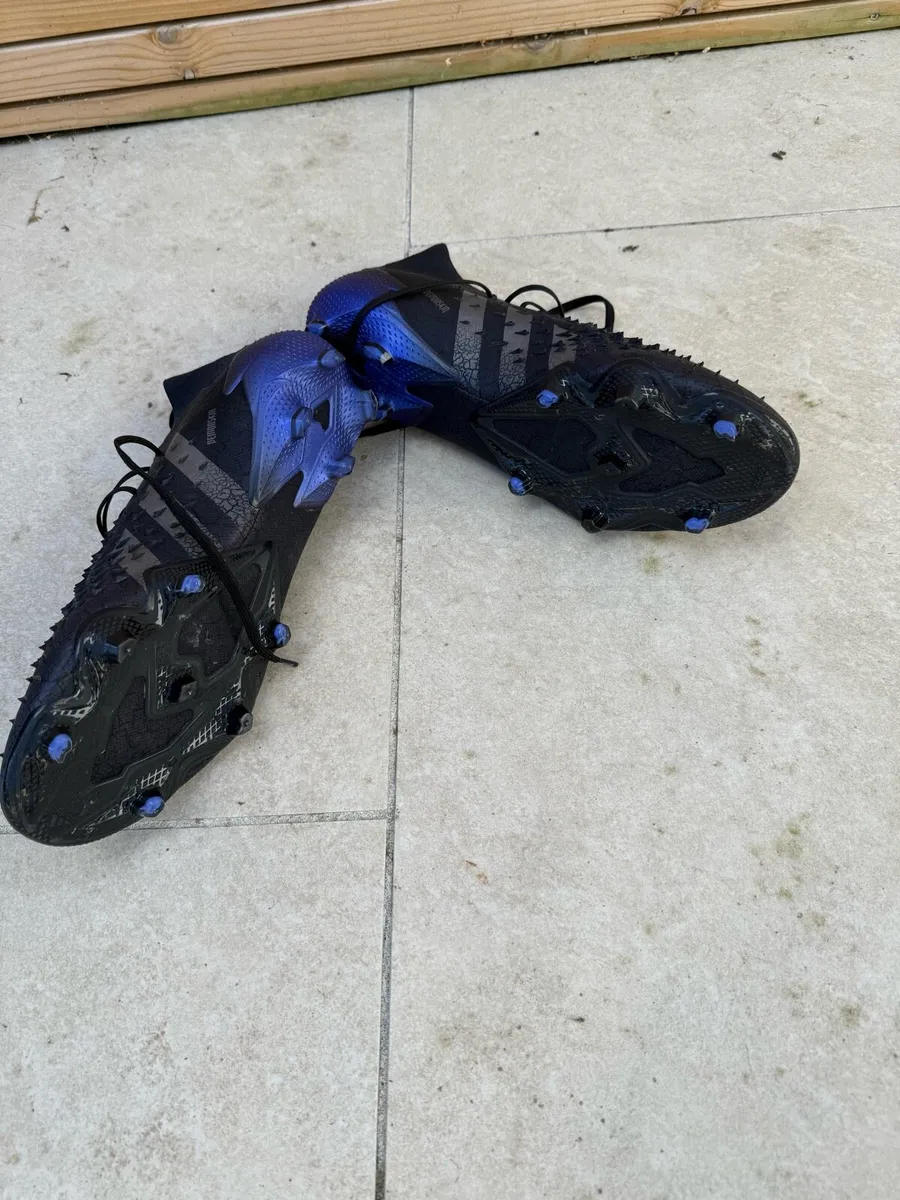 Football boots - Image 1