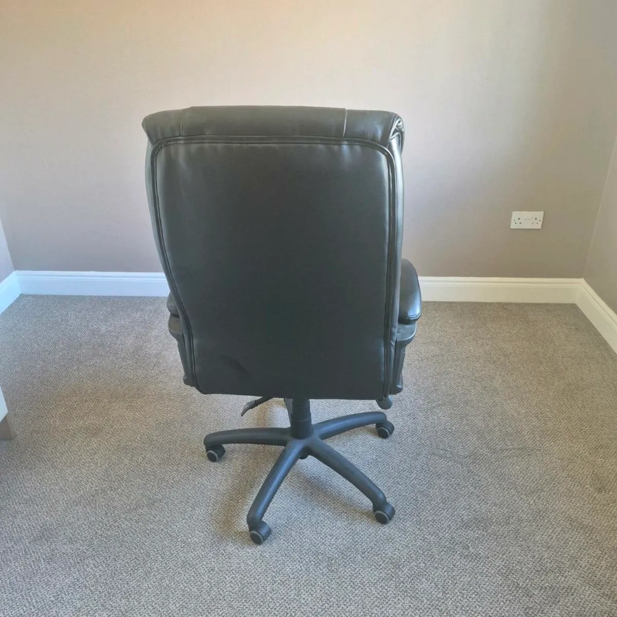 Jysk office chair Practically new - Image 3