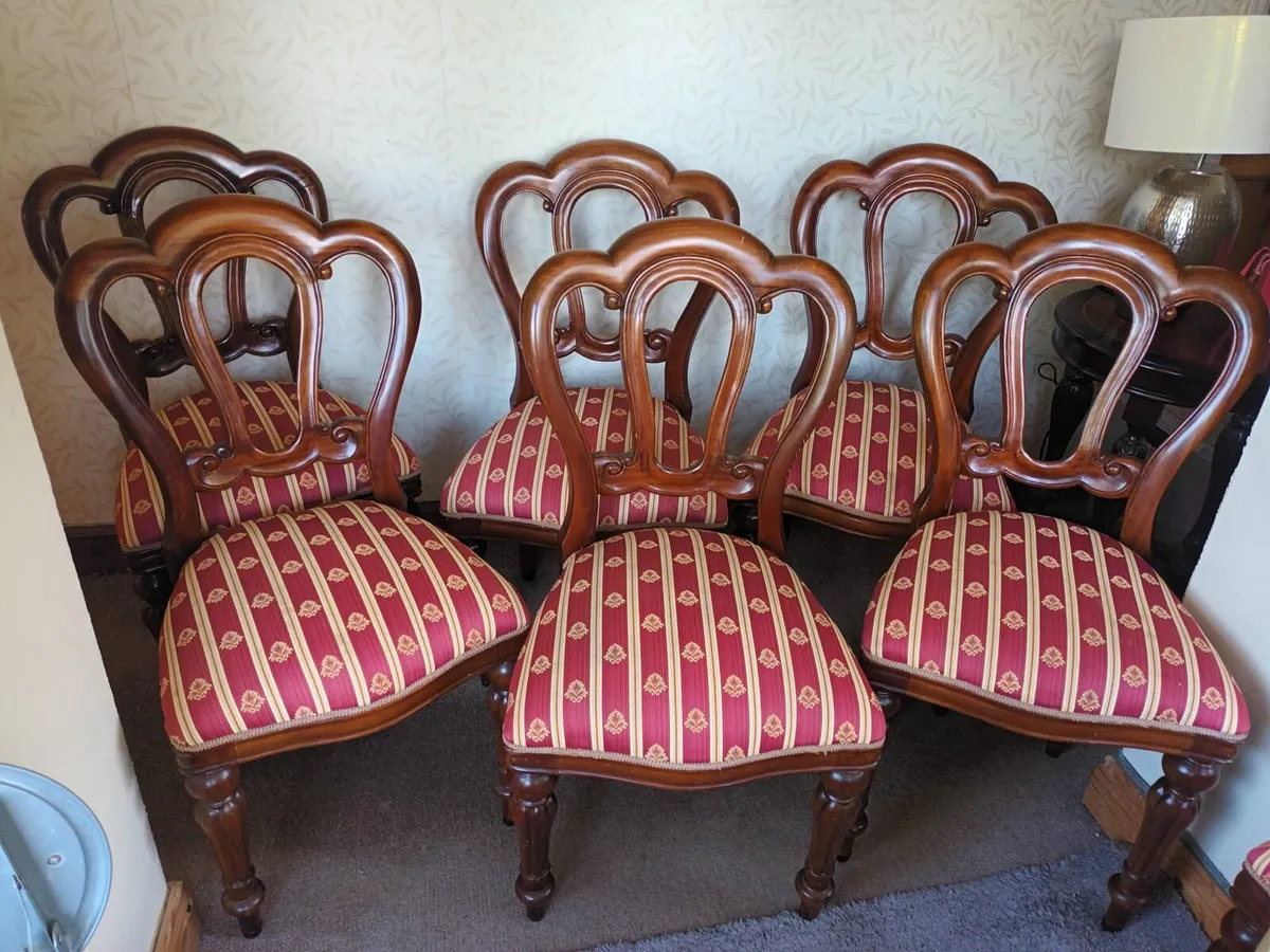 Dining chairs and side table - Image 3