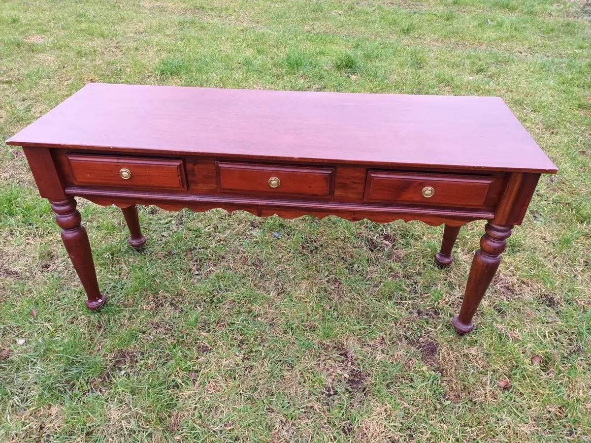 Dining chairs and side table - Image 1