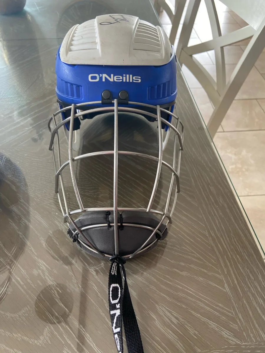 Oneils helmet signed - Image 2