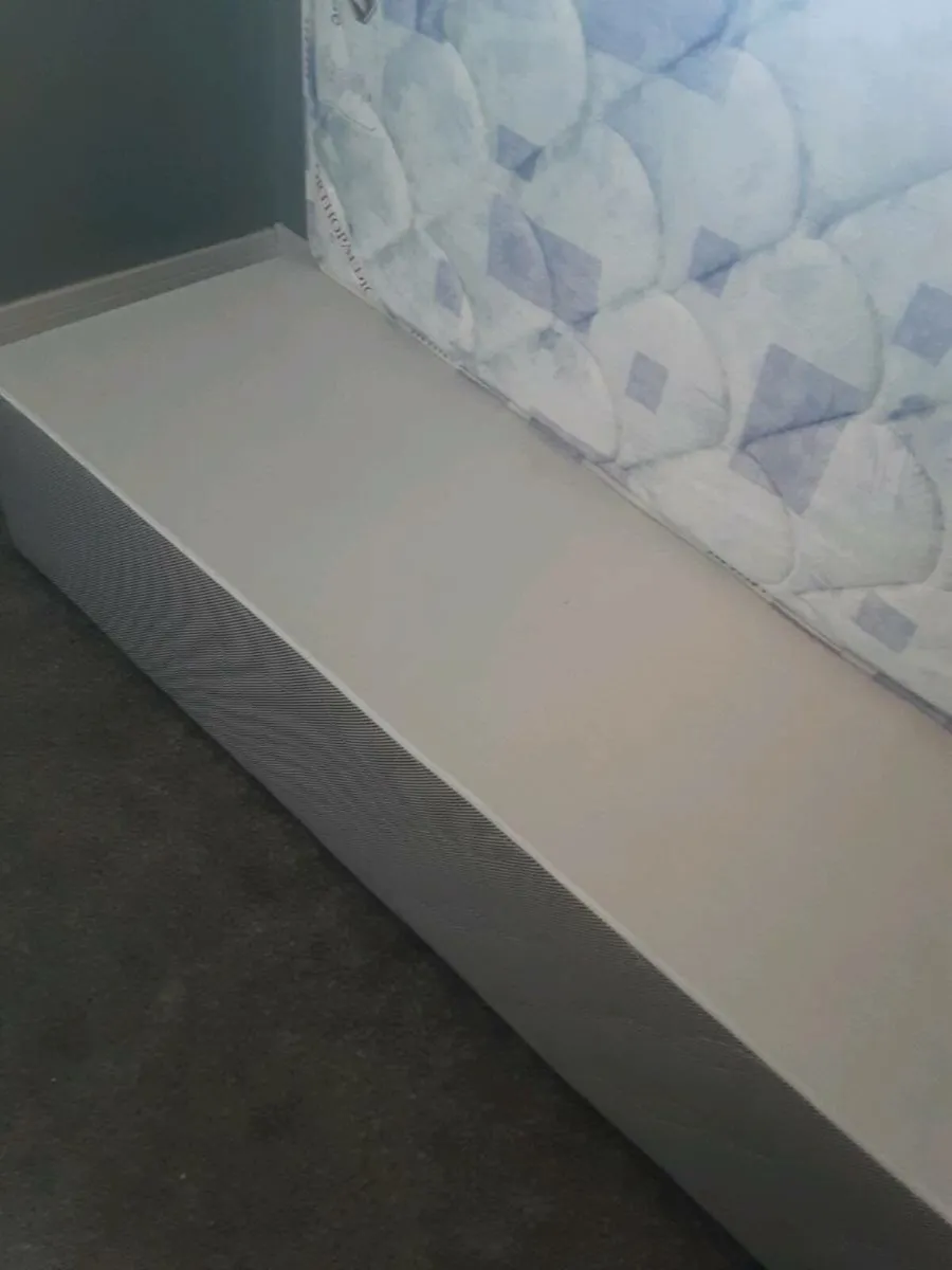 Bed - Image 2