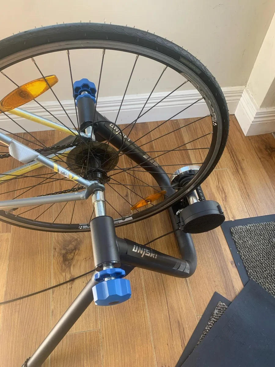Trek Lexa road bike and unisky bike trainer - Image 2