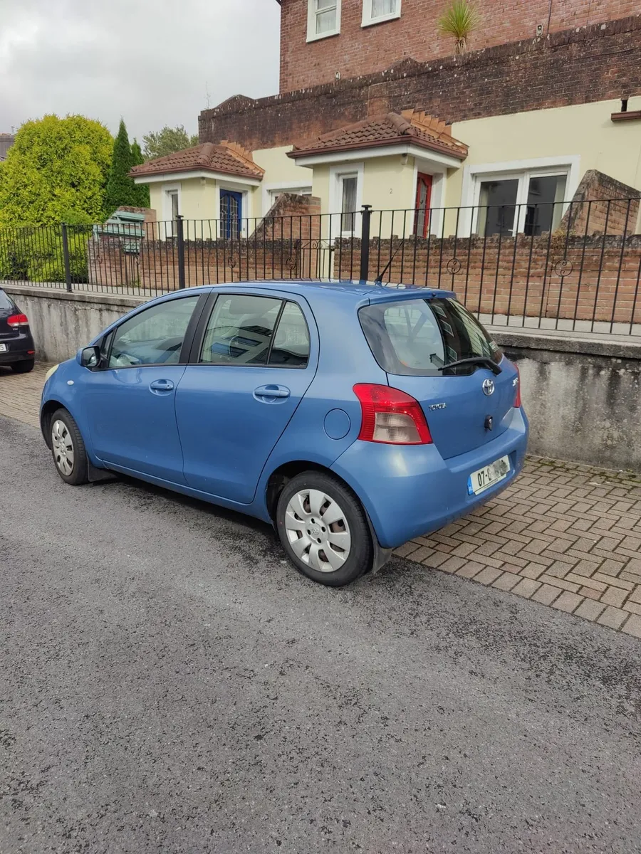 Toyota Yaris 2007 AUTO - Image 2
