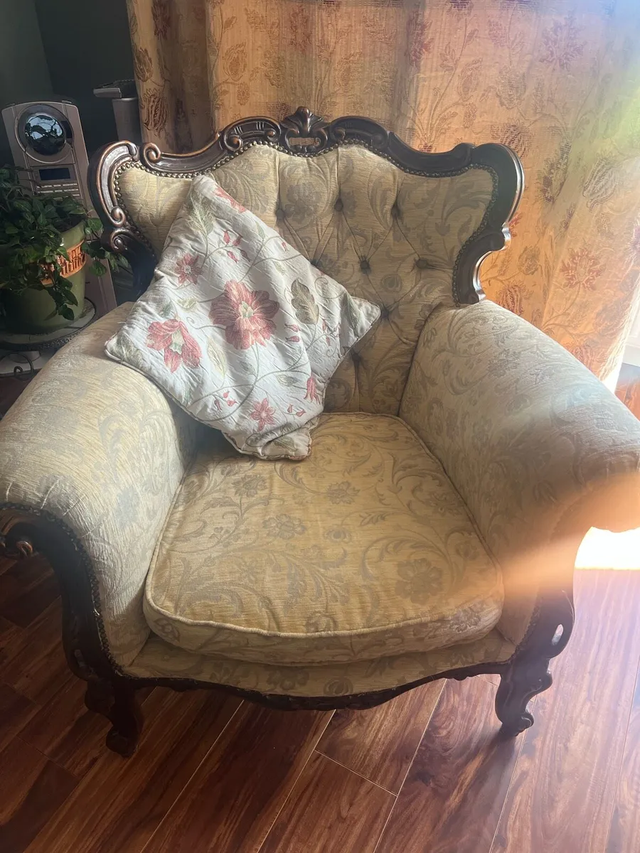 Antique style 3 piece suite - Image 3