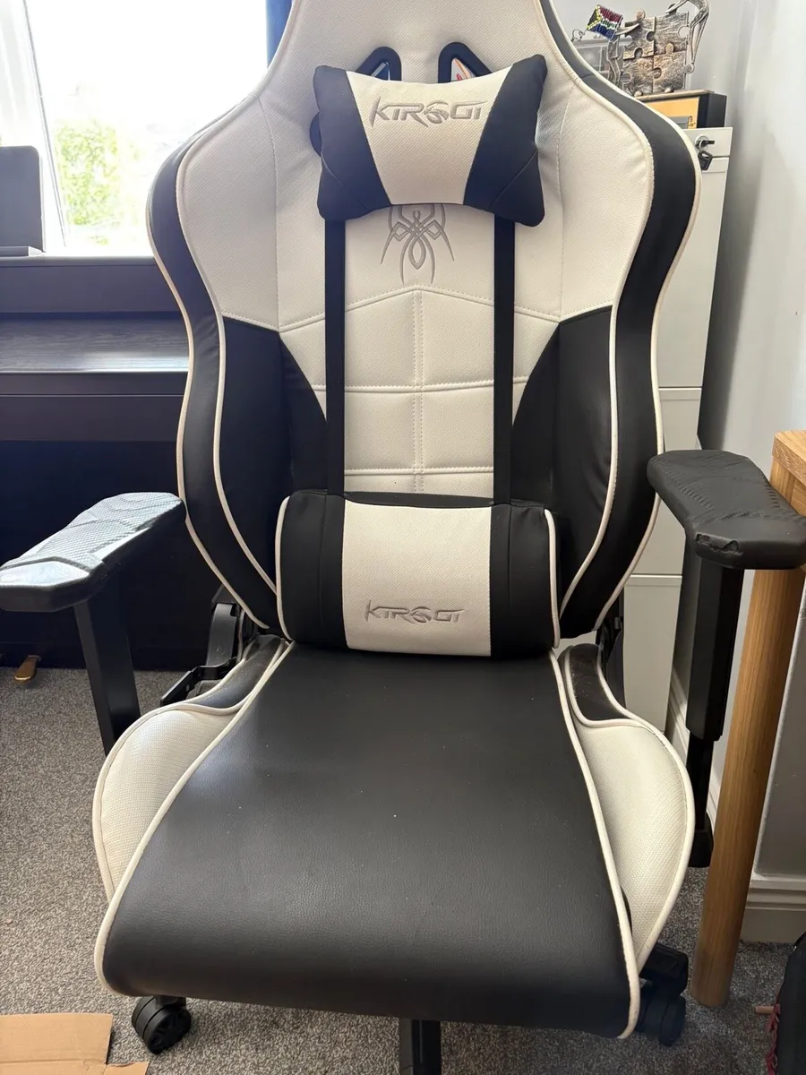 Gaming Chair - Image 1