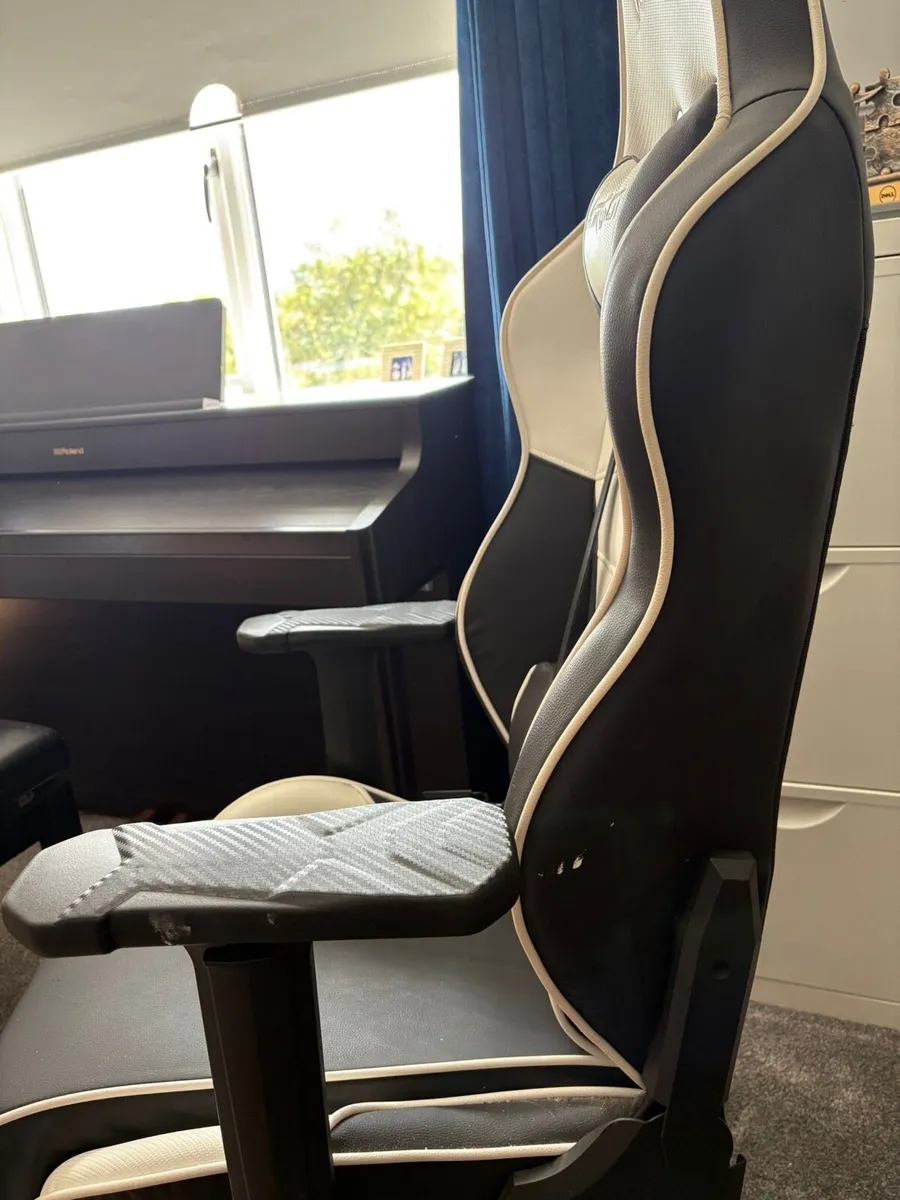 Gaming Chair - Image 2