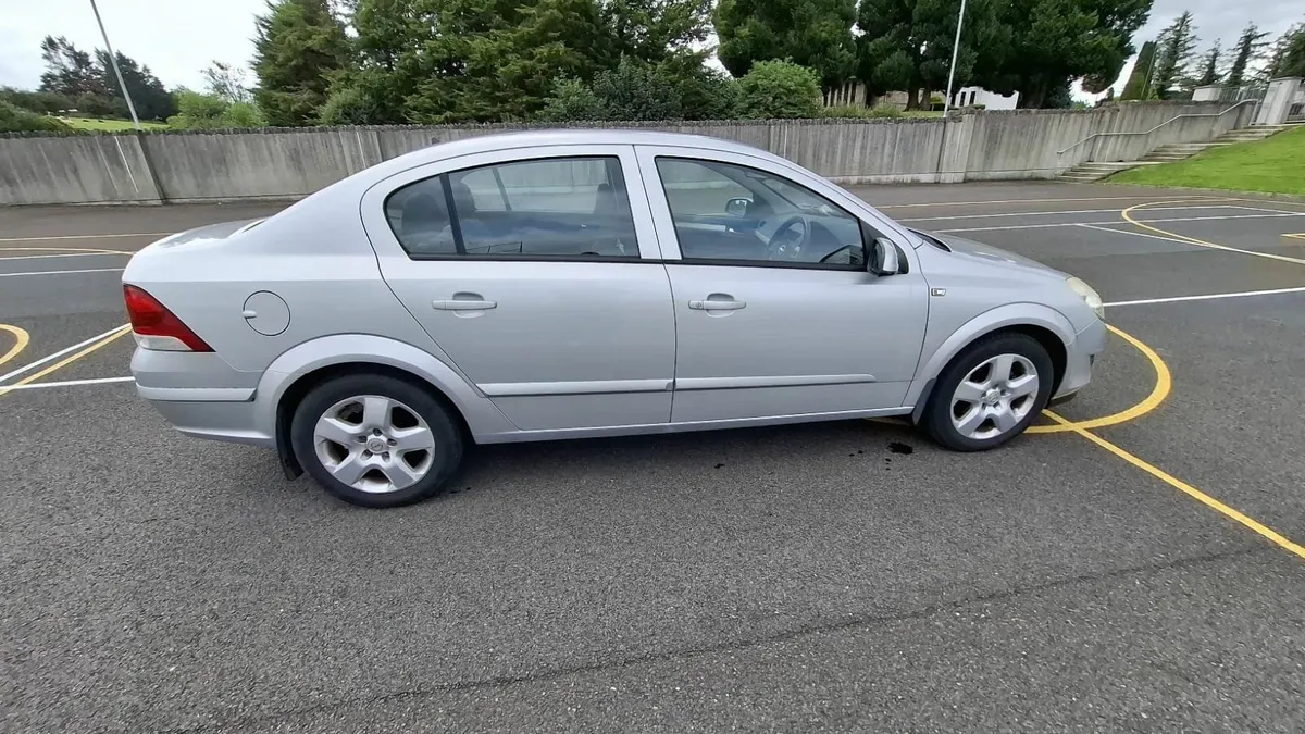 Opel Astra 2008 - Image 1