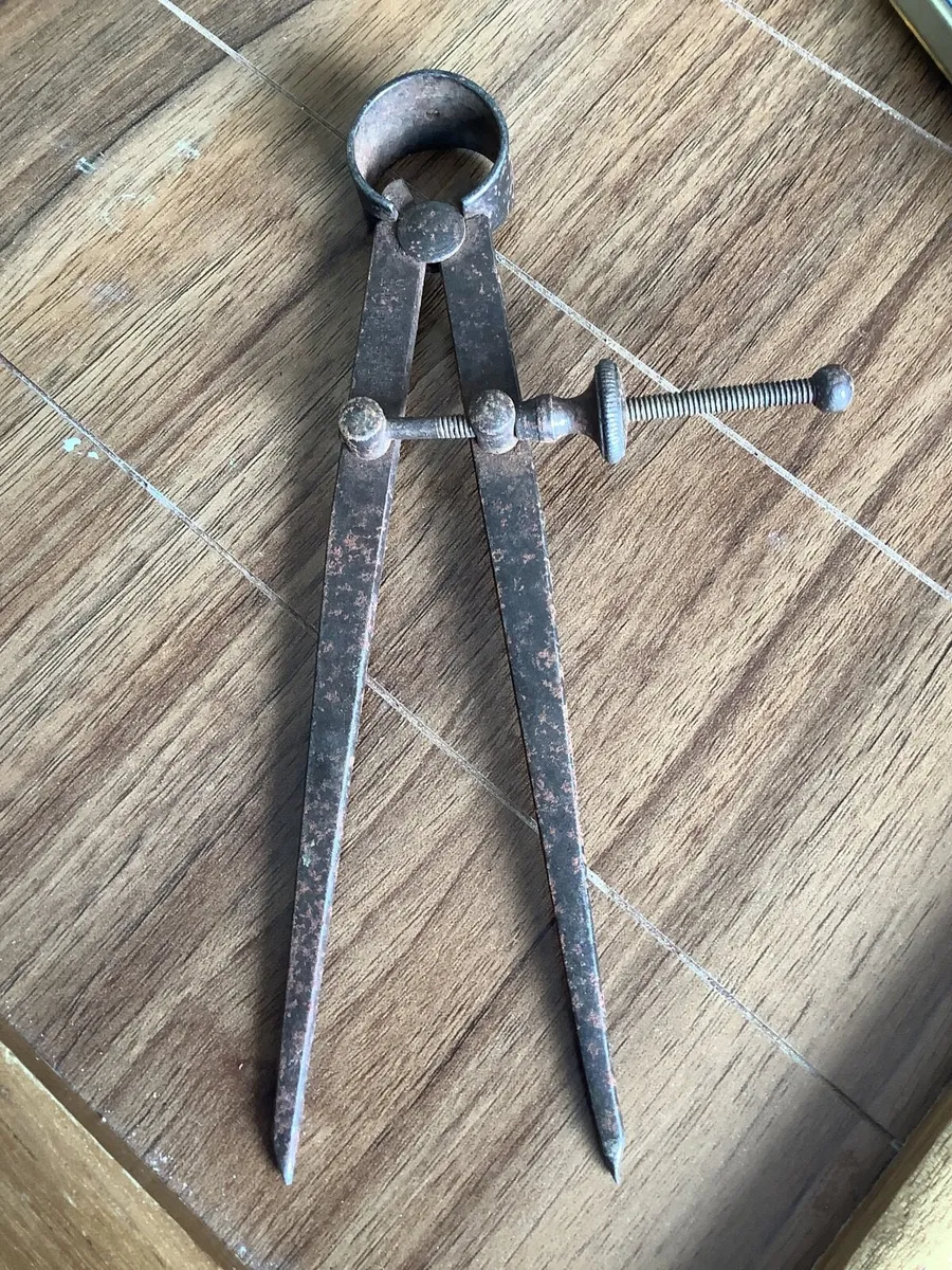 Vintage wing divider - Image 1