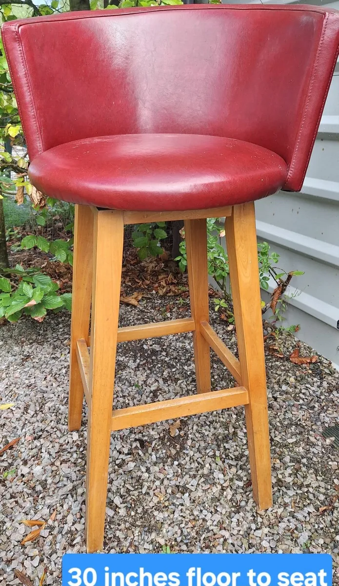 Table and chairs - Image 4