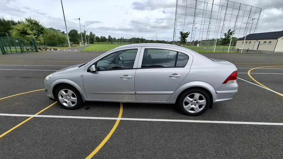 Opel Astra 2008 - Image 2