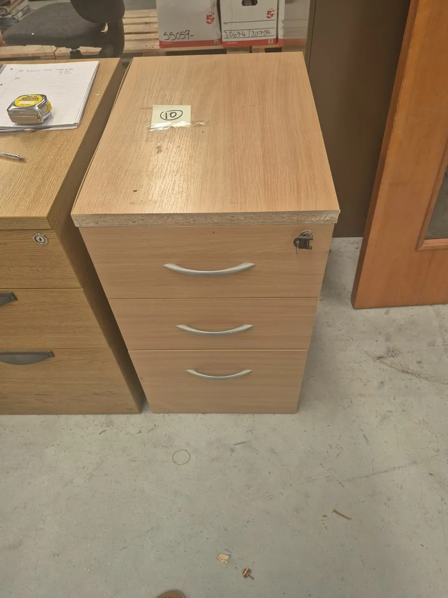 2 lockers - Image 1