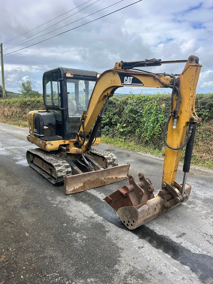 Cat 2.8 mini digger - Image 2
