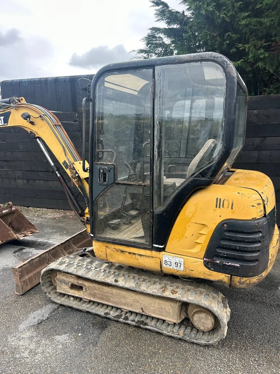 Cat 2.8 mini digger - Image 4