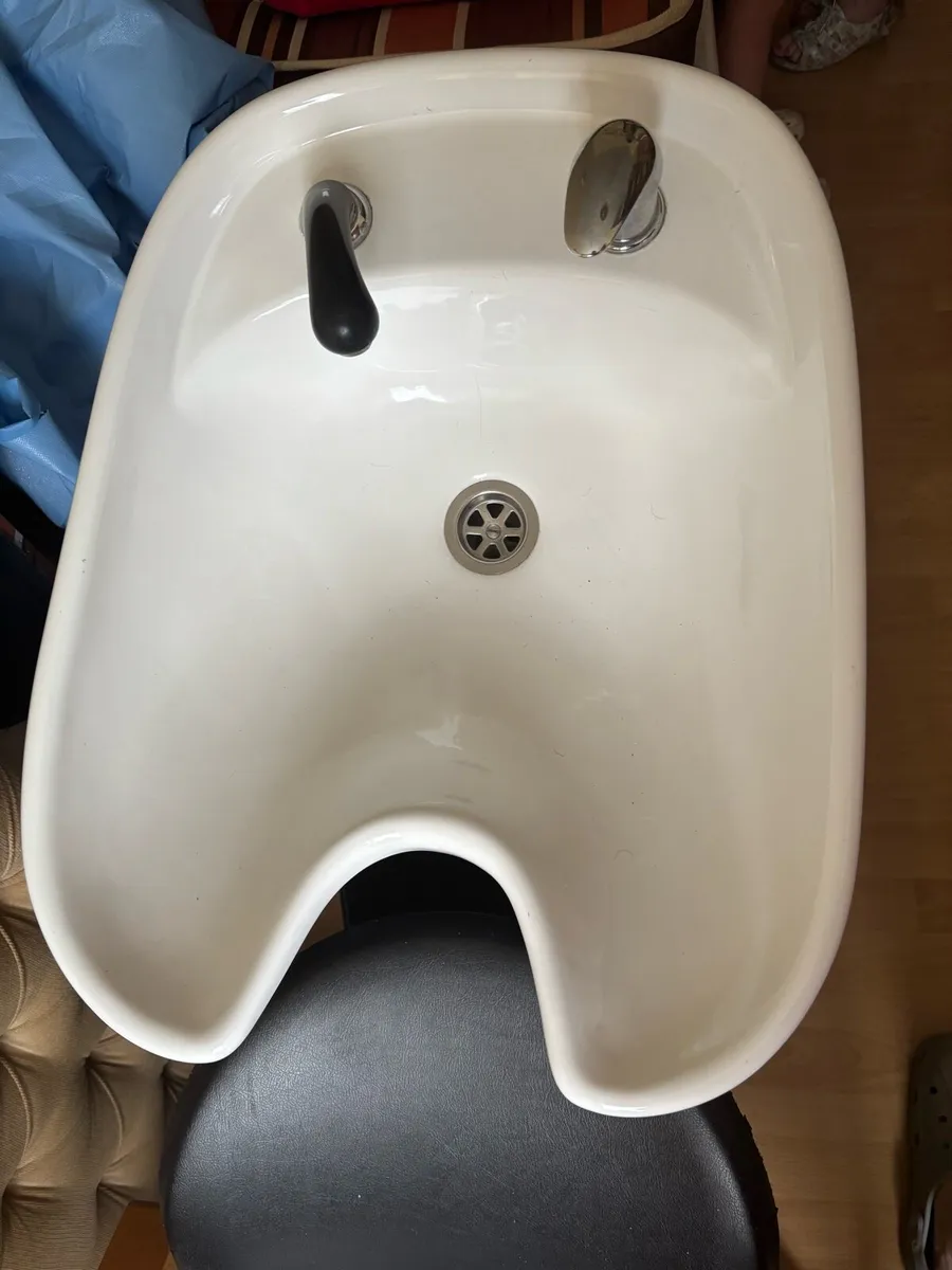 Hairdresser Backwash Sink & Styling chair - Image 3