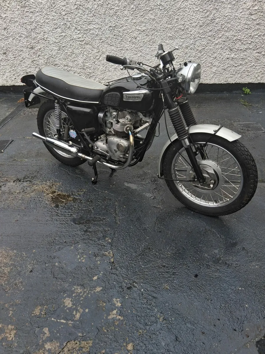 Triumph T100 500 - Image 1