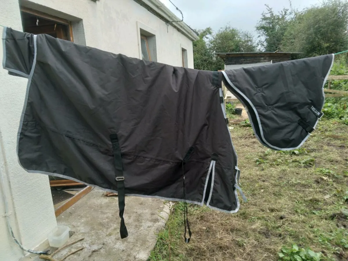 6'3” Gallop 300g Turnout Rug with Neck Cover.NEW - Image 3