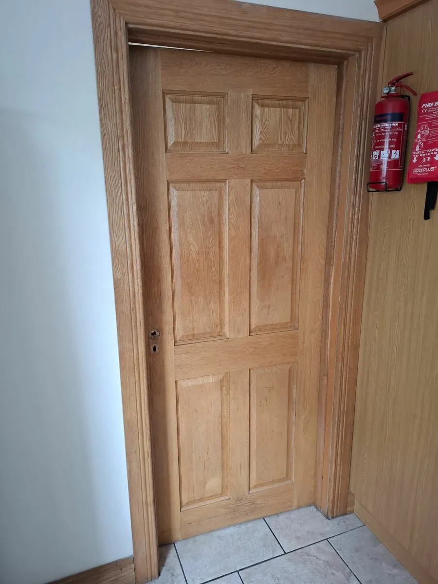 Solid oak 6 panel doors and frames - Image 3