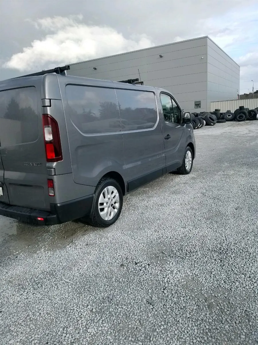 161 Renault traffic new doe and tax - Image 3