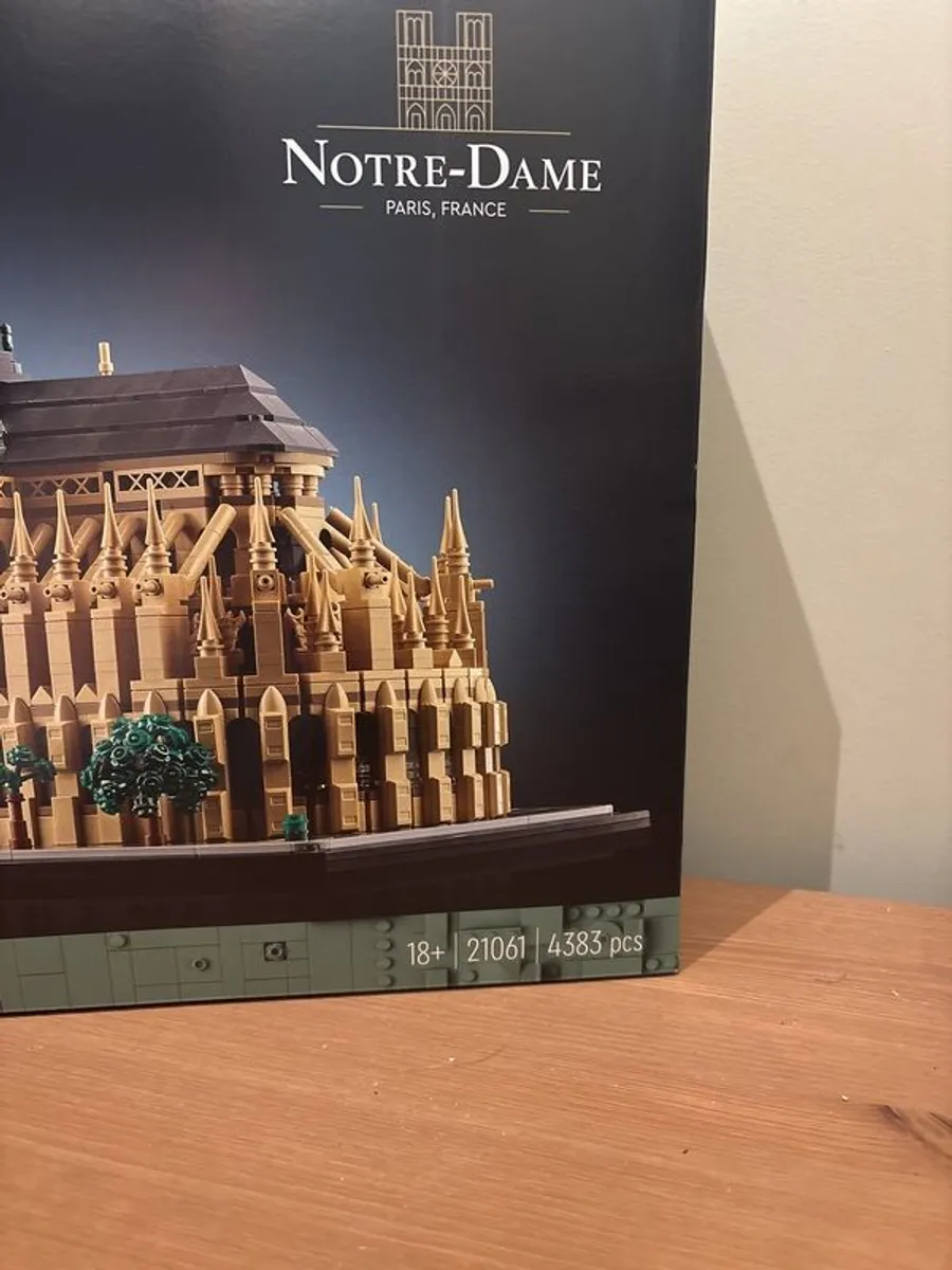 Lego Architecture Notre Dame - Image 2