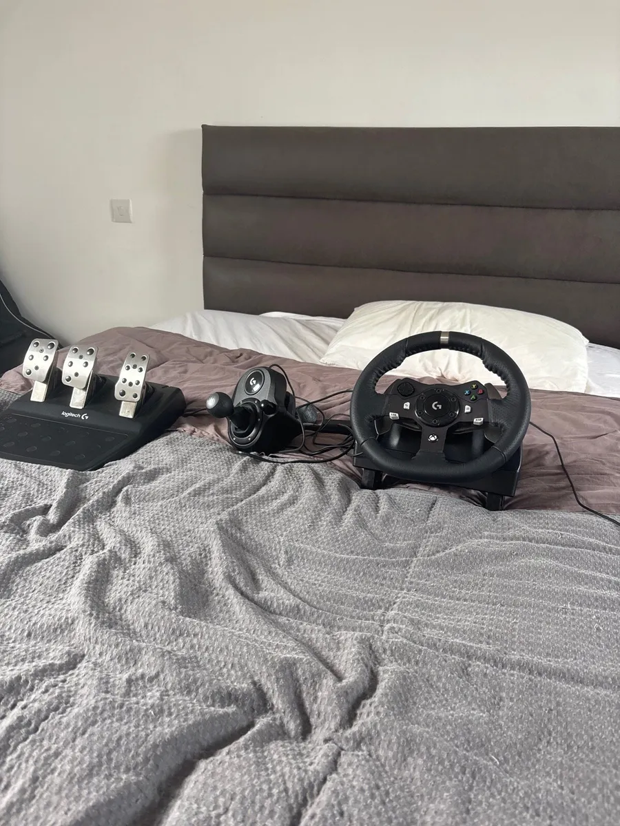 Logitech g29 steering wheel+pedals+gear shifter - Image 1
