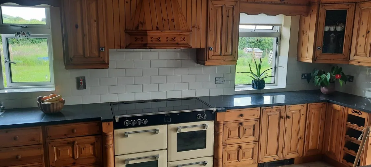 Antique Pine Kitchen in great condition - Image 1