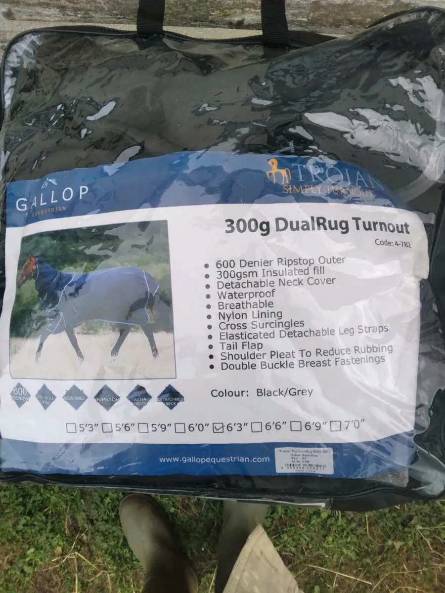 6'3” Gallop 300g Turnout Rug with Neck Cover.NEW - Image 1