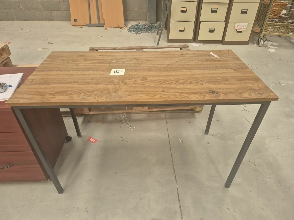 Computer desk and table - Image 1