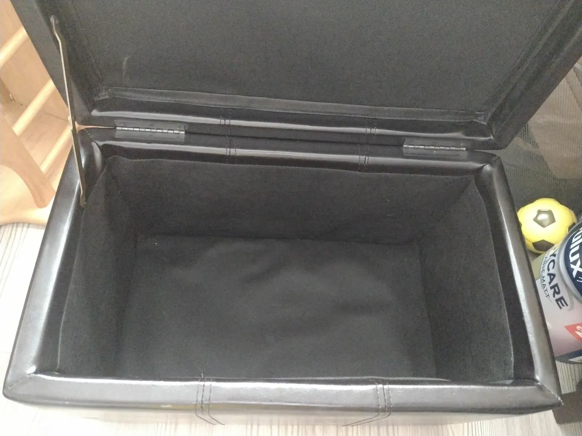 Padded leather stool with storage - Image 4