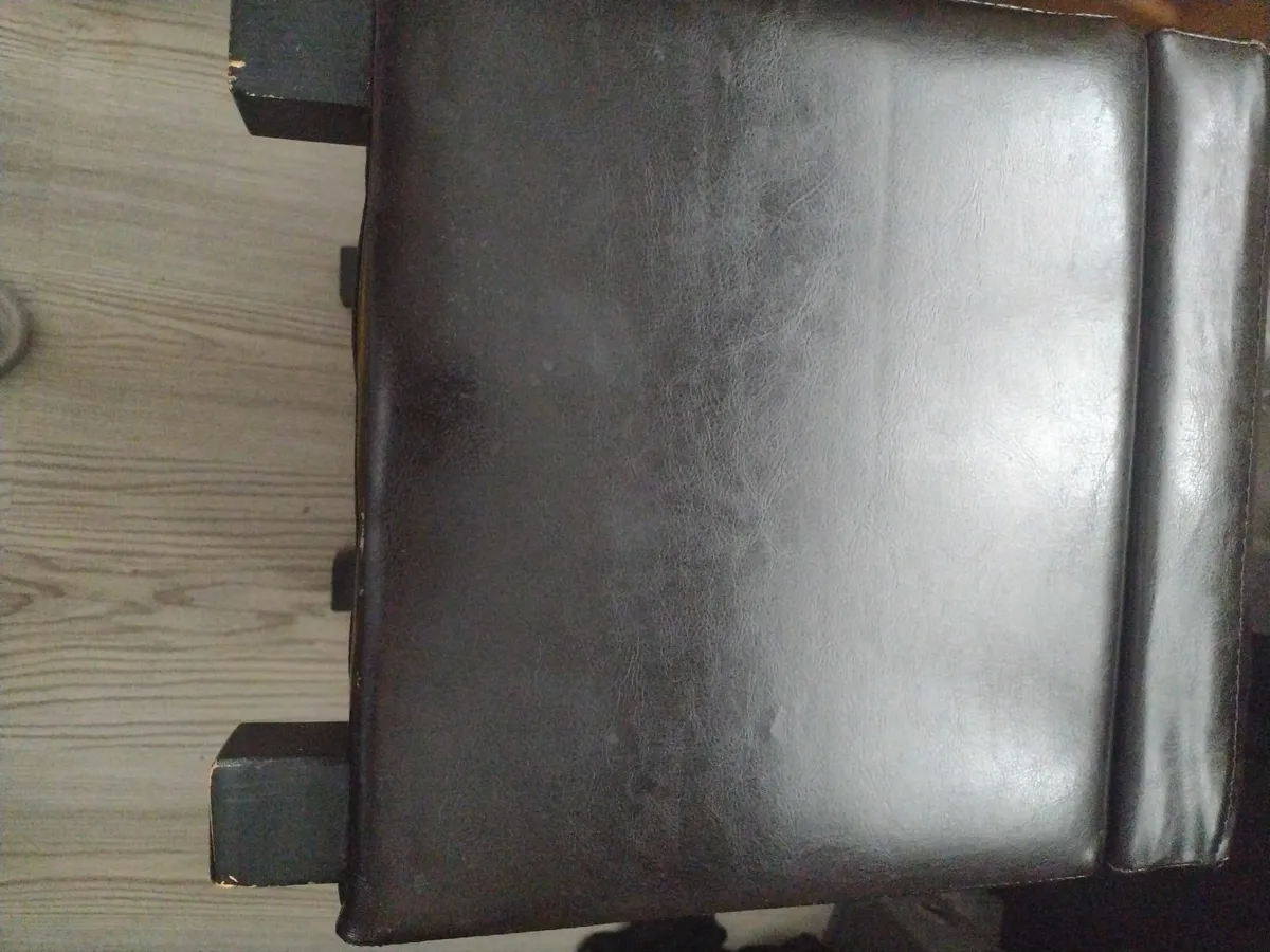Padded leather stool with storage - Image 2