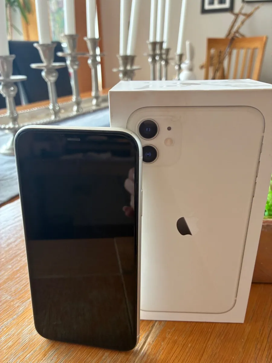 iPhone 11 - White - Image 4
