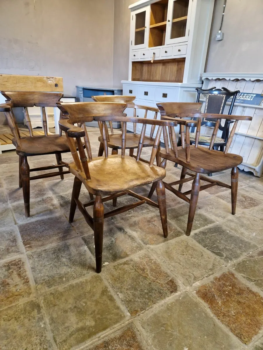 4 smokers bow chairs, vintage farmhouse  table - Image 4