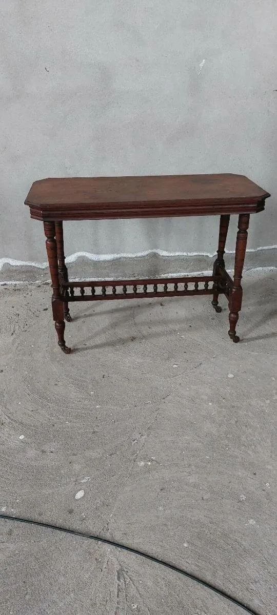 Selection of antique furniture - Image 2