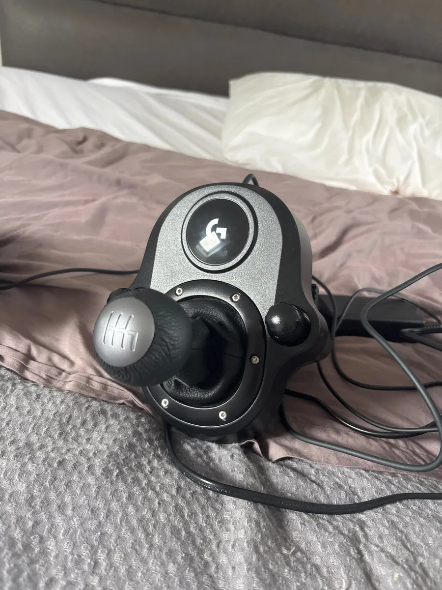 Logitech g29 steering wheel+pedals+gear shifter - Image 3