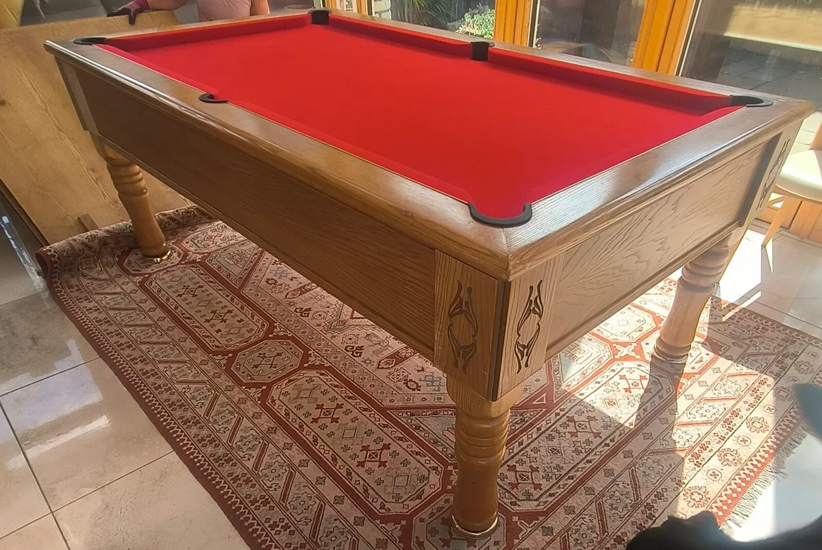 Pool table - Image 1