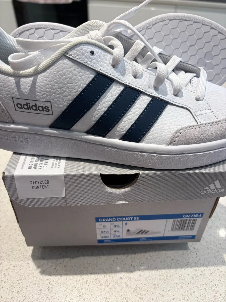 Adidas Original Court SE - 4.5 - Image 1