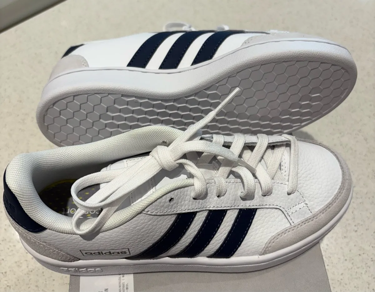 Adidas Original Court SE - 4.5 - Image 4