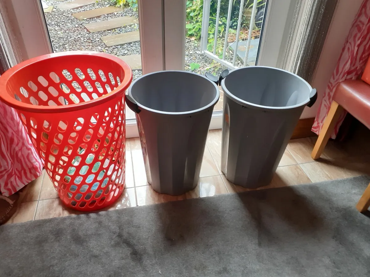 Set of bins/laundry basket