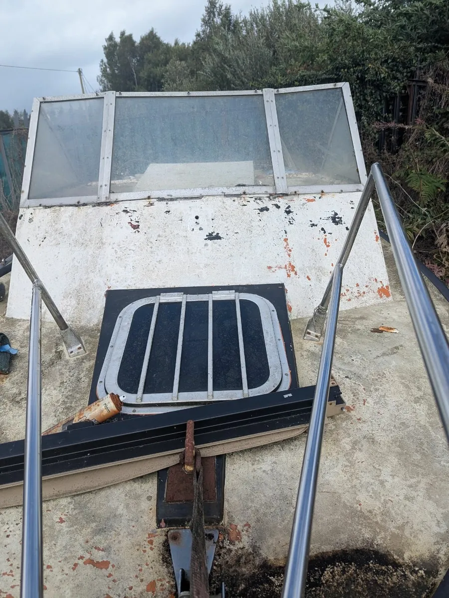 Fishing boat - Image 2
