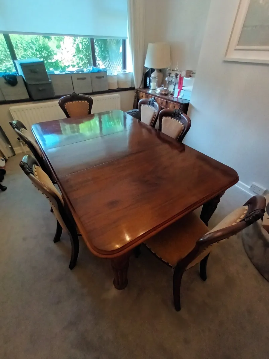 Mahogany dining table - Image 1
