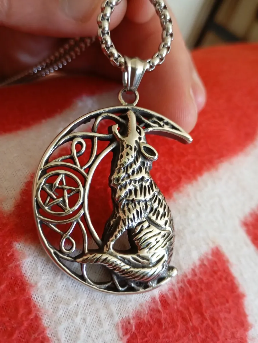 Witch pendant.  Chain . Warlock. Star/ protection