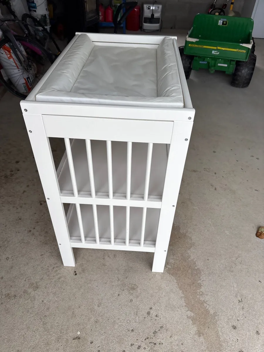Changing table - Image 2