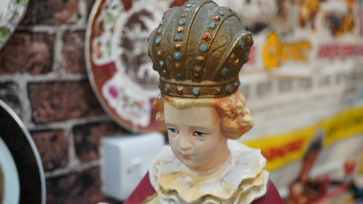 Vintage 21" Child of Prague Statue - Image 3