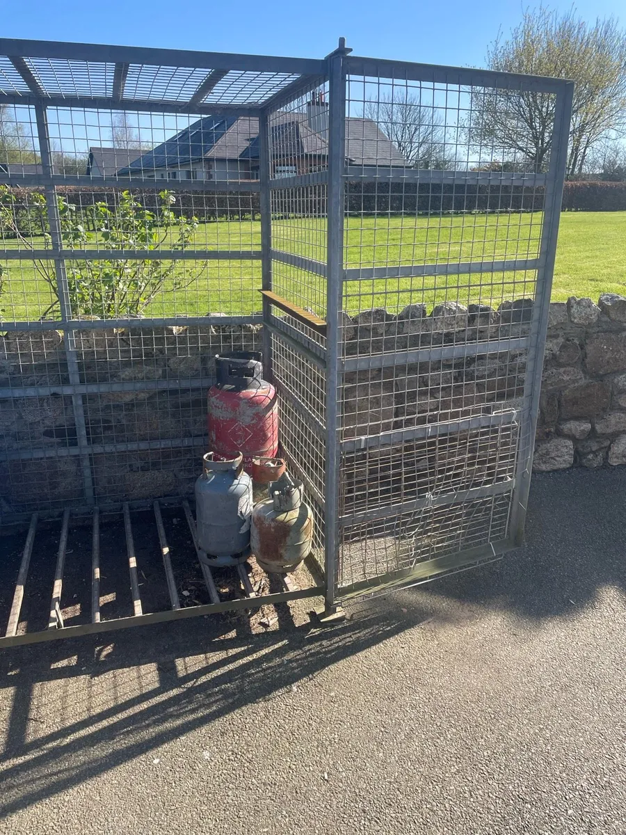 Galavanised steel cage - Image 1