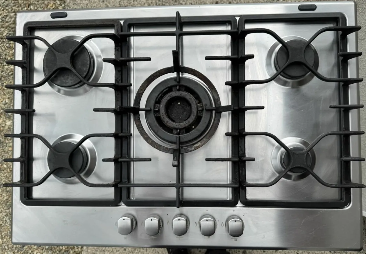Gas Hob & Brabantia Bins - Image 1