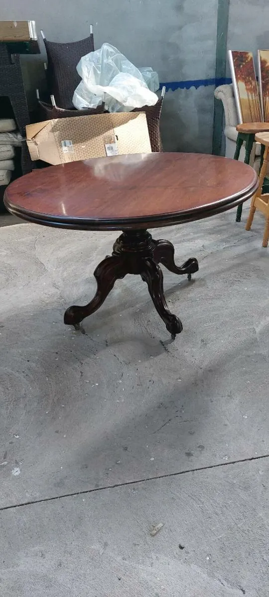 Selection of antique furniture - Image 1