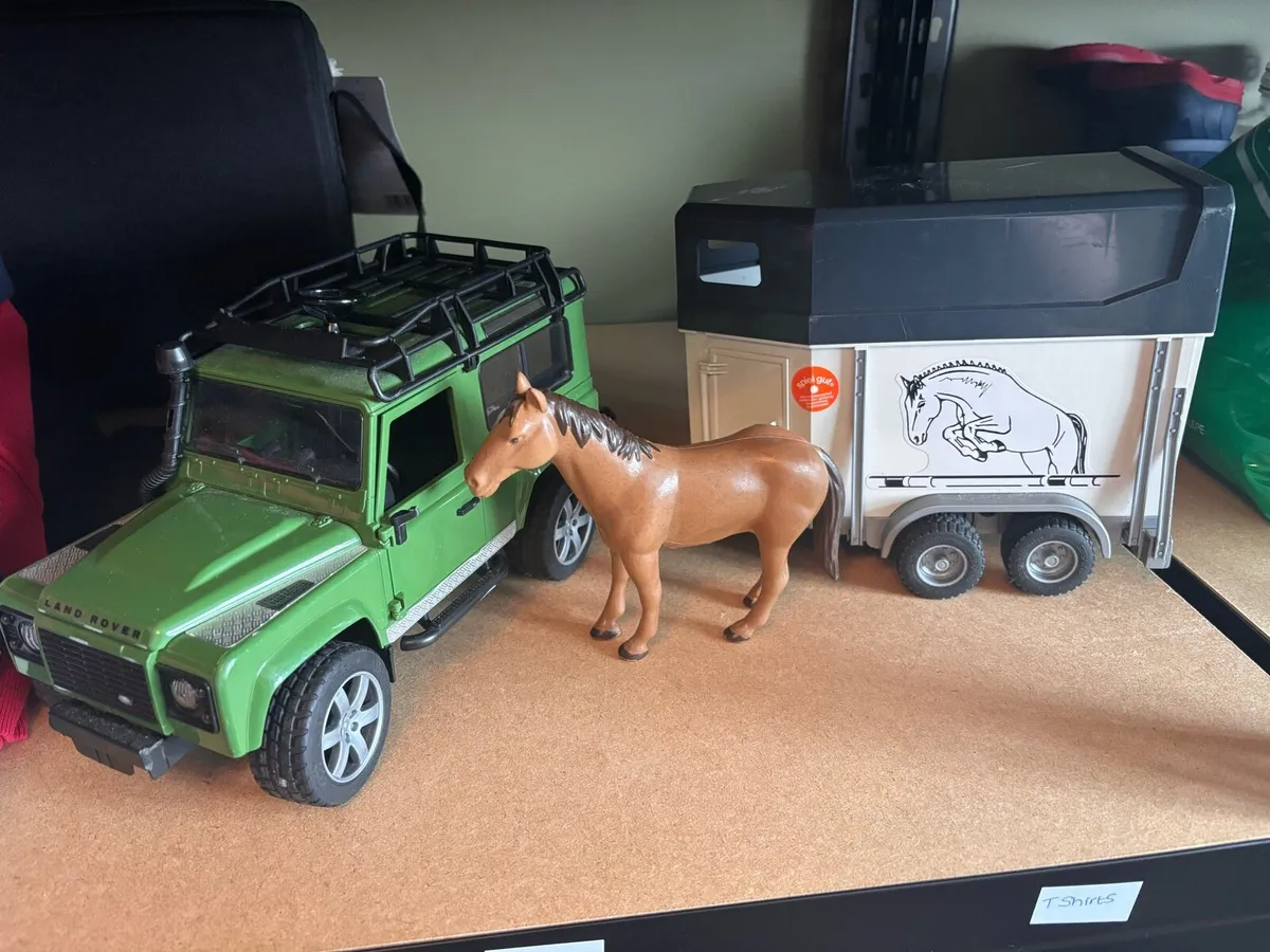 Bruder Jeep and Horse Box - Image 1