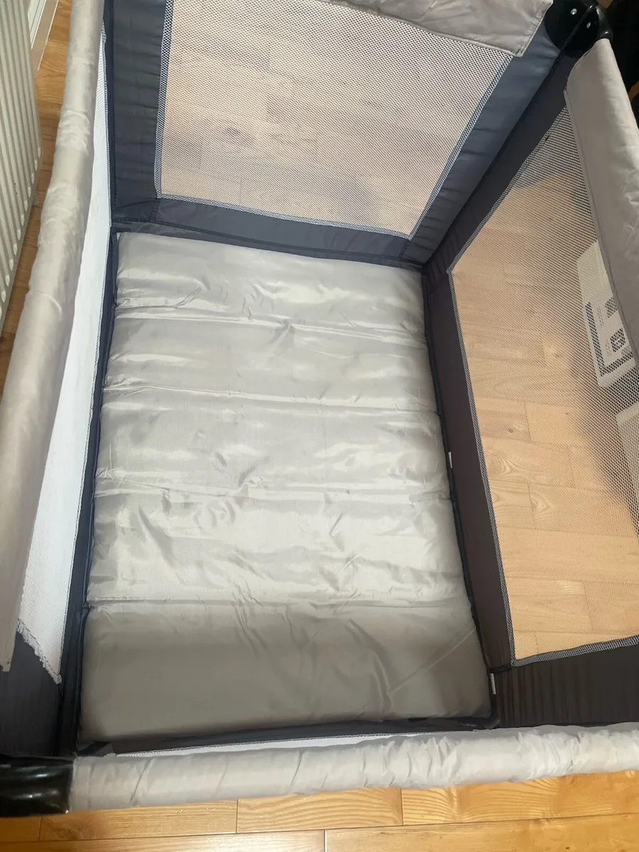 Travel cot - Image 3