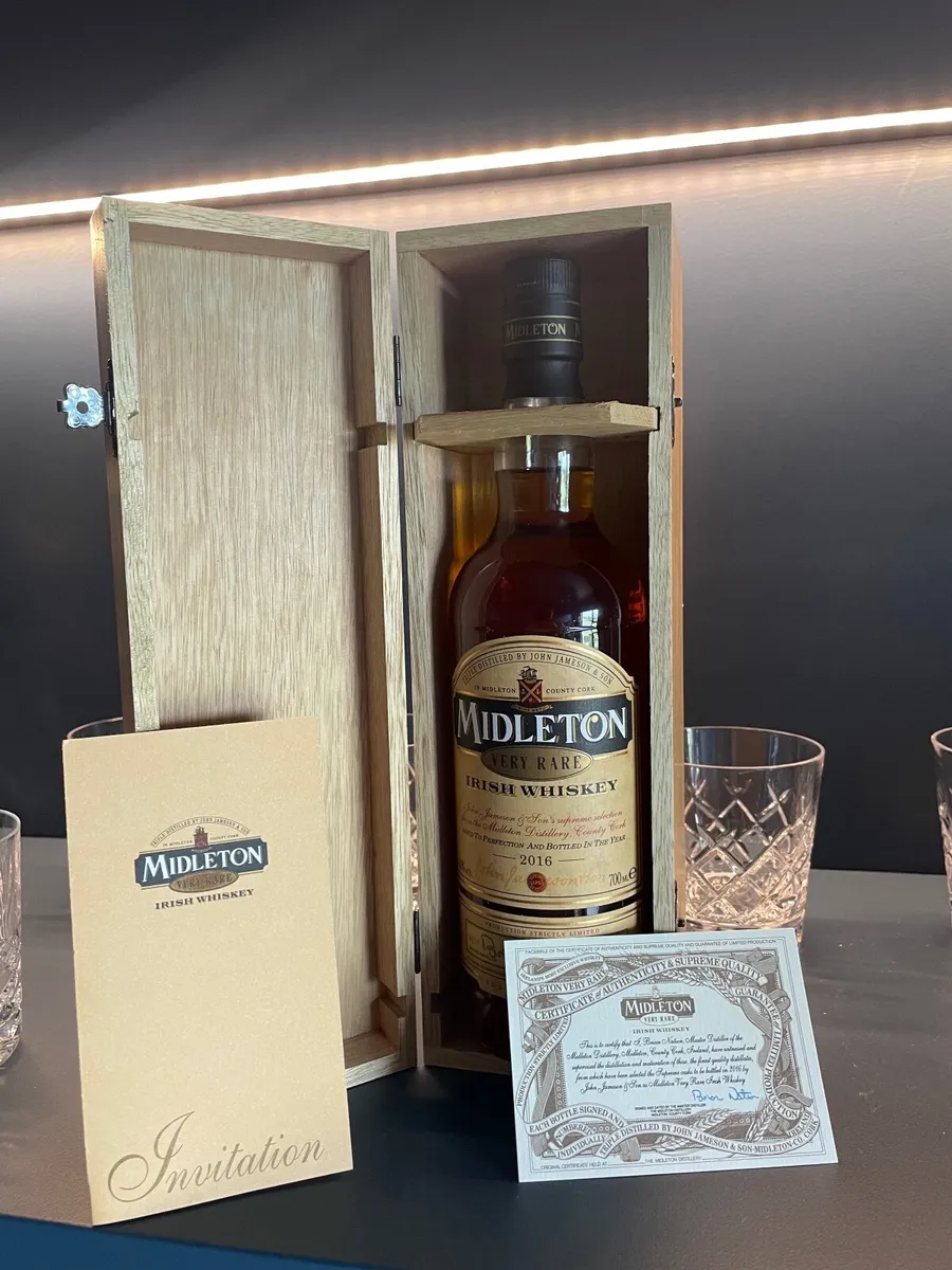 10 Year Collection Midleton Whiskey 2016 -2025 - Image 1